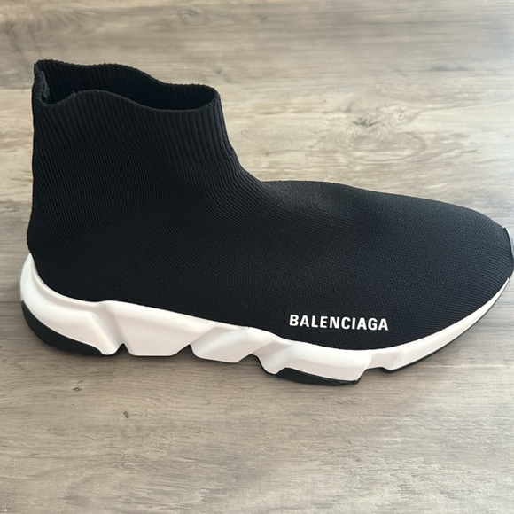 Balenciaga speed recycled knit sneaker in black and white. - Picture 2 of 6
